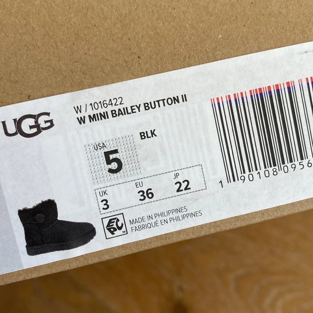 UGGs Womens Mini Bailey Button II (SIZE 5) - Picture 2 of 12